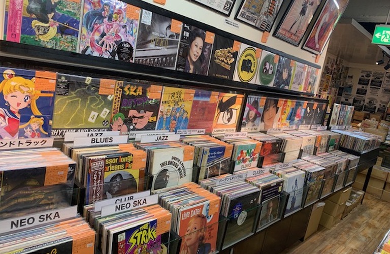 【名古屋】押入れからでてきたレコードを店頭持ち込みで即現金化！レコード専門店で高価買取！